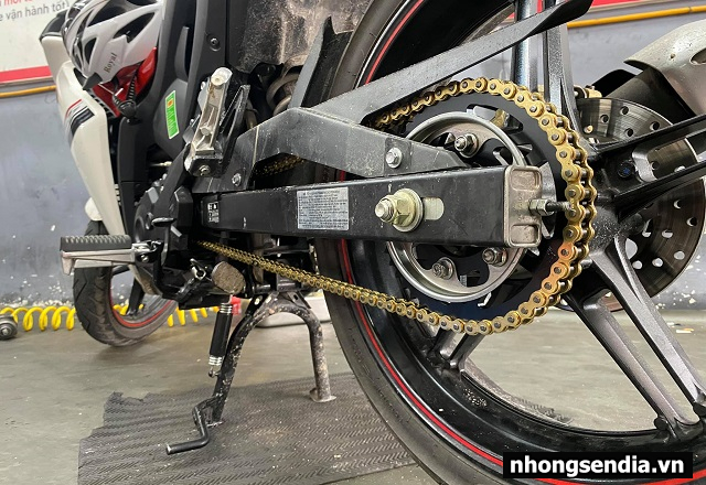 Thay nhông xích xe exciter 155 giá bao nhiêu tiền - 3